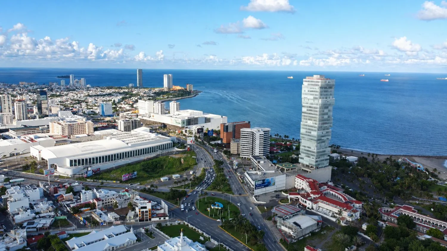 Vista aérea real del entorno de Torre Auro en Boca del Río