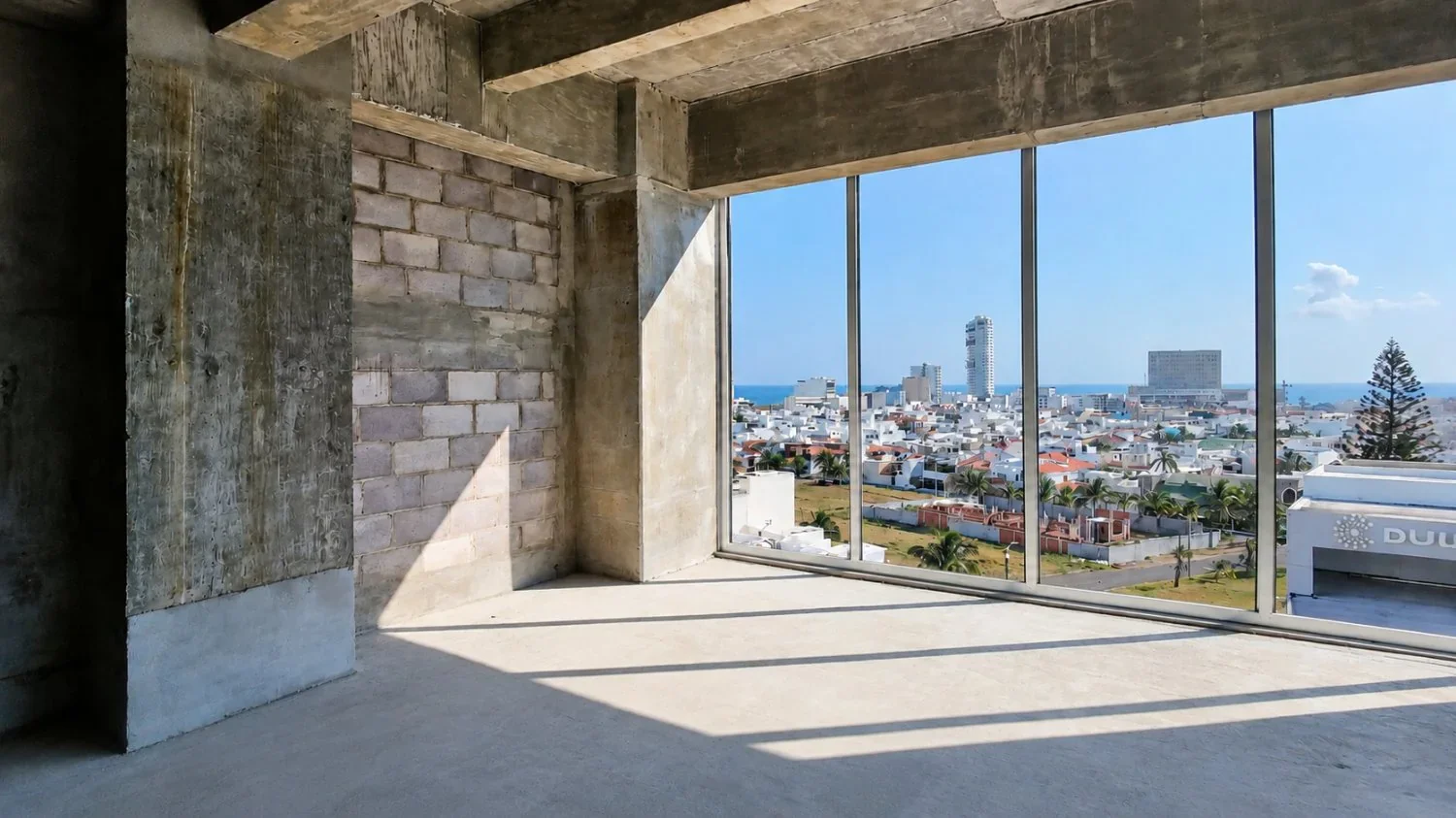 Interior real en obra gris de Torre Auro